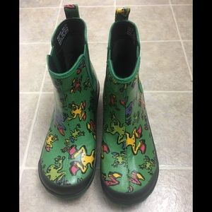 SALE THIS WEEKEND 🧨🧨New Dansko Boots Kids Unisex Size 31 GOT RAIN☔️ BE PREPARED!